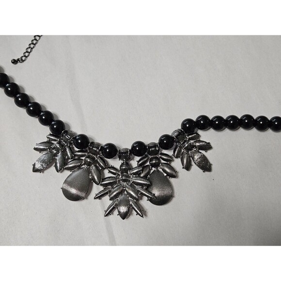 White & Black Statement Necklace Faux Jewellery - Picture 5 of 6